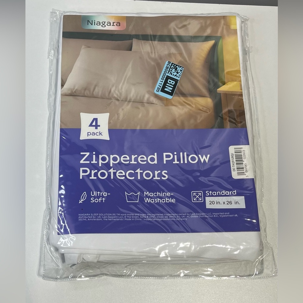 NEW 4 pack 20 in x 26 in (standard size)  White Zippered Pillow Protectors